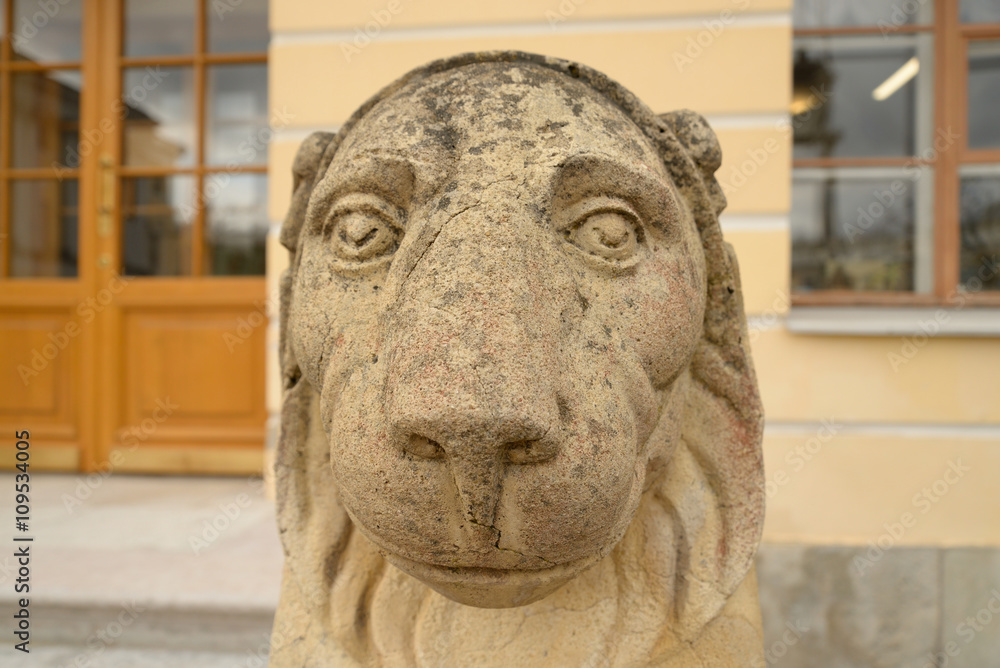 Lion statue closeup.