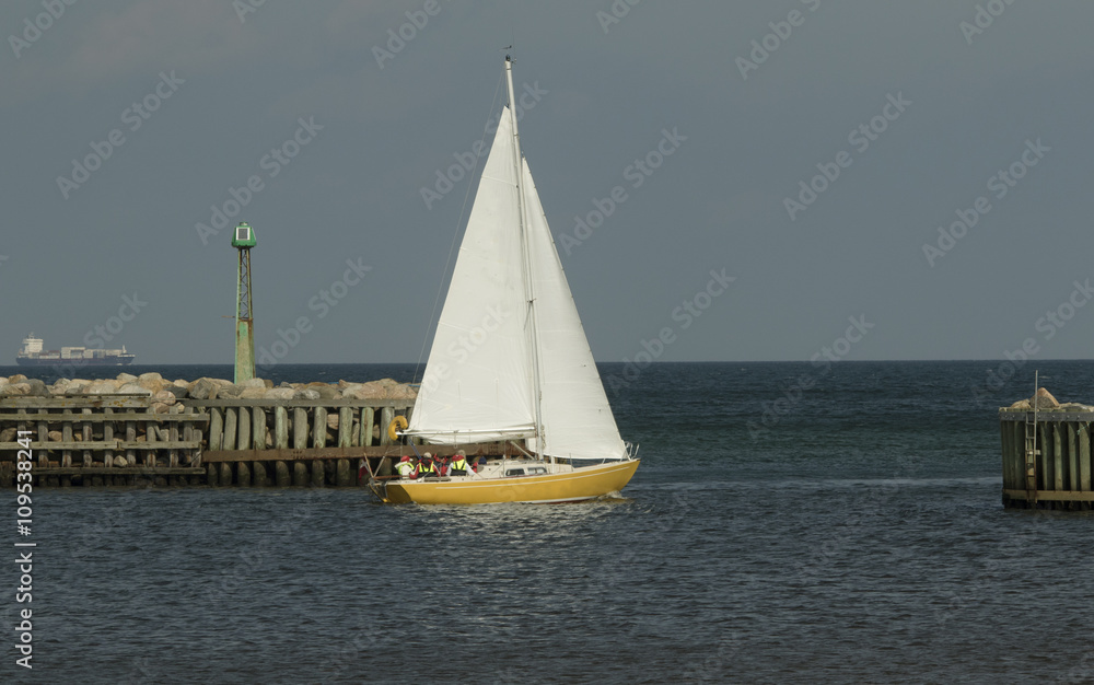 Fototapeta premium Saili boat in harbour