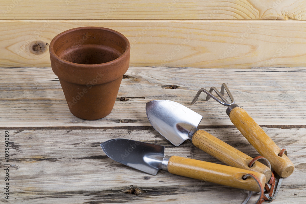Gardening tools with pot