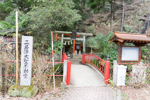 Wallpaper Mural 三居澤大聖不動堂　鳥居 Torontodigital.ca