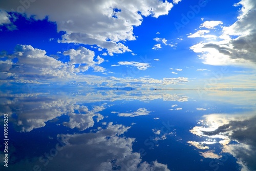 ウユニ塩湖の鏡張り photo