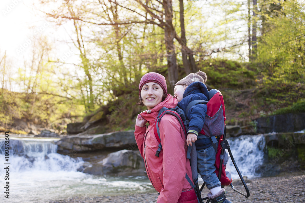 Mom and child traveling the world. Mom and child traveling the world.
