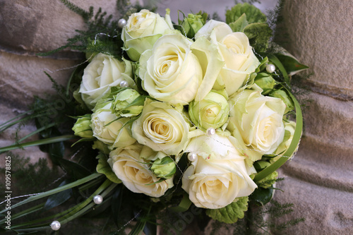 Brautstrau   Hochzeitsstrau   mit gelben Rosen