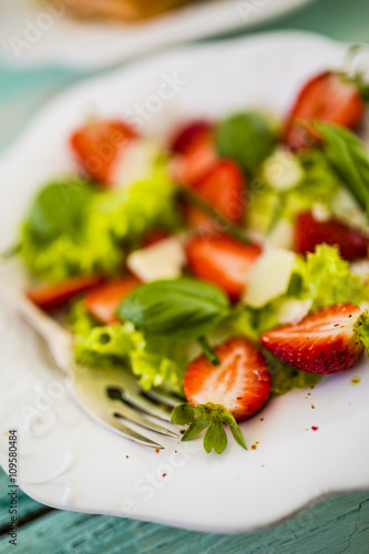 Salad with fresh strawberries, light diet 