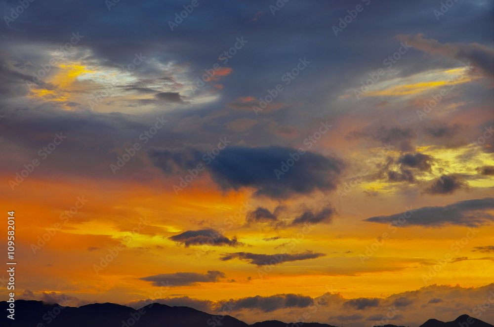 奈良盆地葛城山の夕焼け