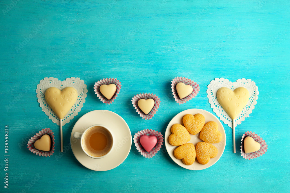 Naklejka premium Valentine concept. Composition of cookies and candies on blue background