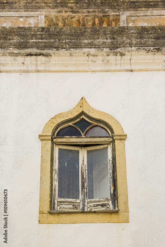 Fototapeta premium Altstadthaus mit maurischen Stilelementen in Lagos, Portugal