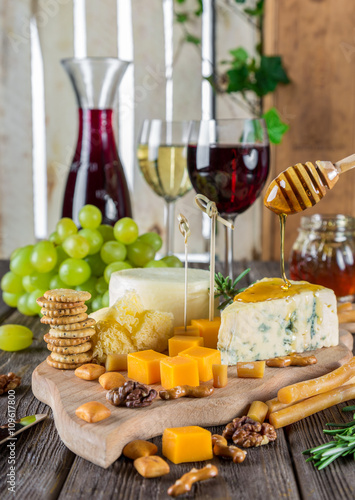 cheese plate, cheese and wine, red cheese, 