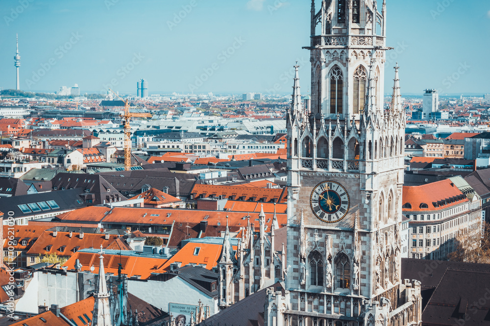 Fototapeta premium New City Hall Clock Tower and City of Munich