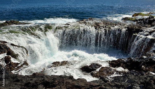Waterfall in  "Bufadero La Garita", coast of Gran canaria, photographic sequence of 8 images in burst mode, Canary islands. Nº 4 © ptoscano
