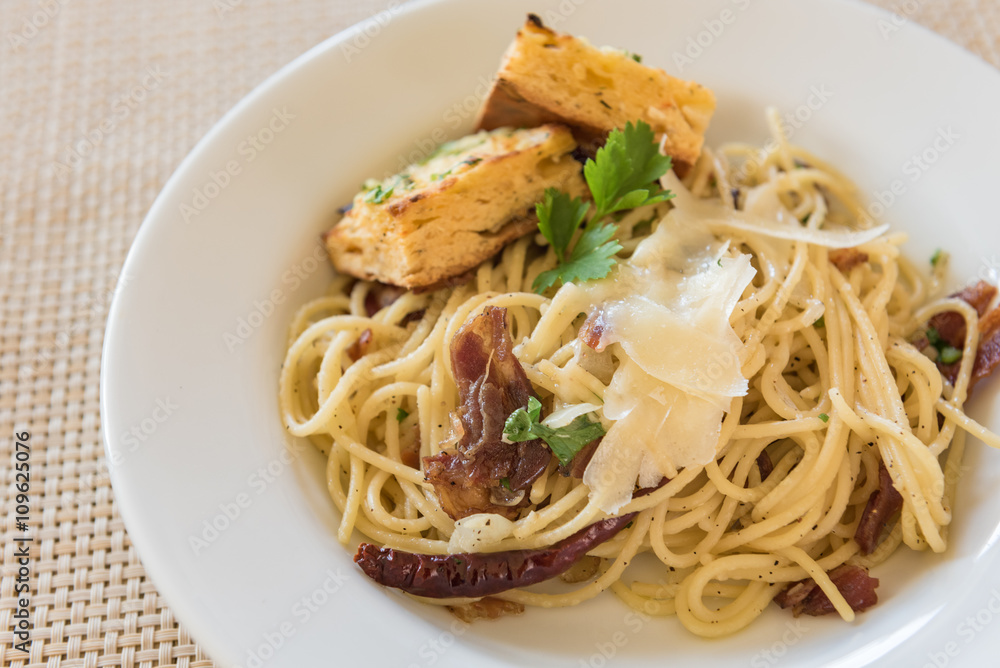 Spaghetti Carbonara with bacon and cheese