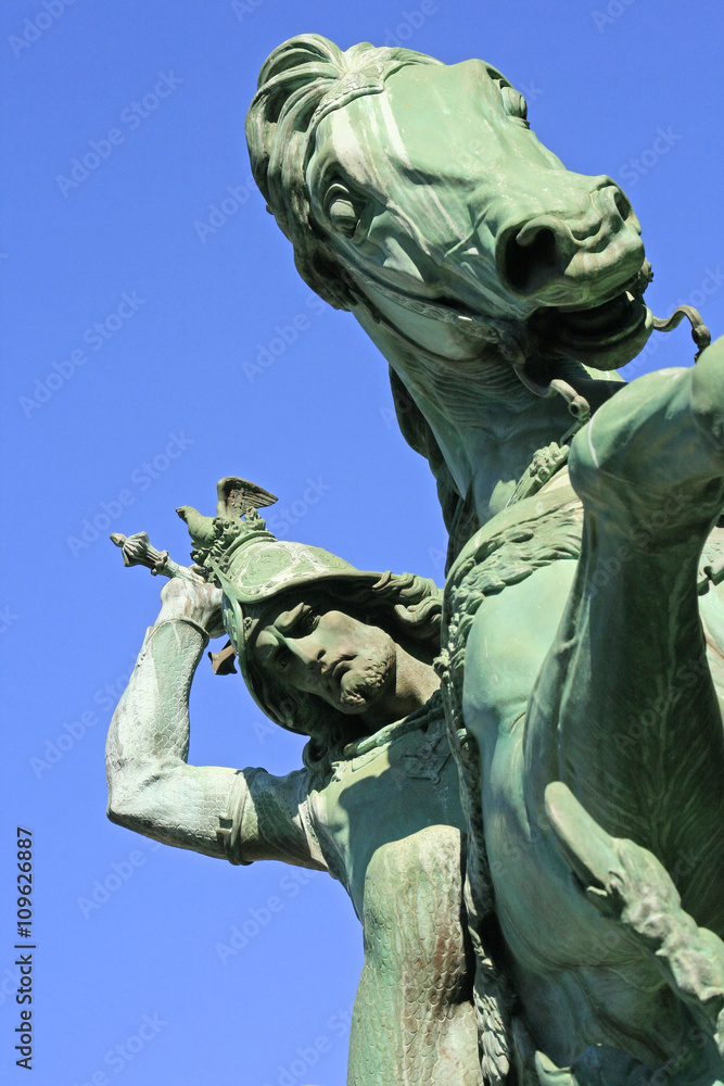 Fototapeta premium ZAGREB, CROATIA: St George Killing the Dragon, sculpture in Zagreb