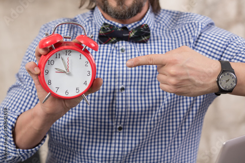 Tableau sur toile Businessman holding alarmclock