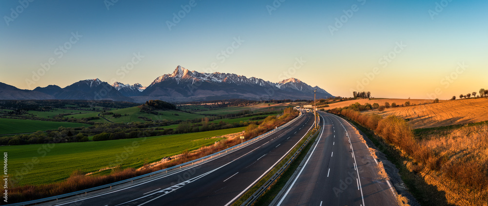 Obraz premium High Tatras and mount Krivan, Slovakia