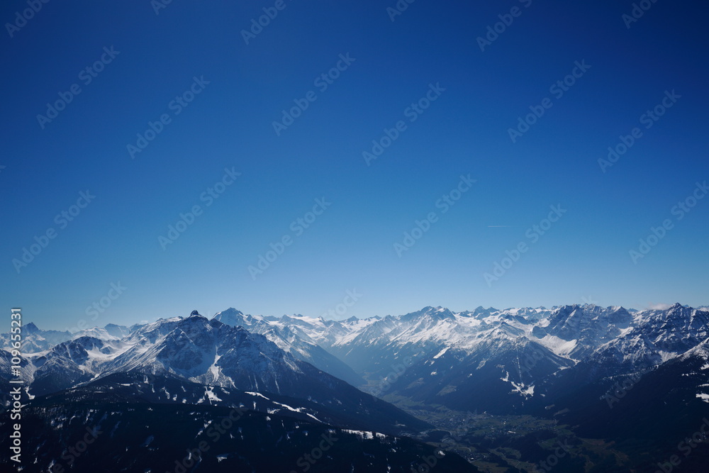 verschneite Gipfel der Alpen