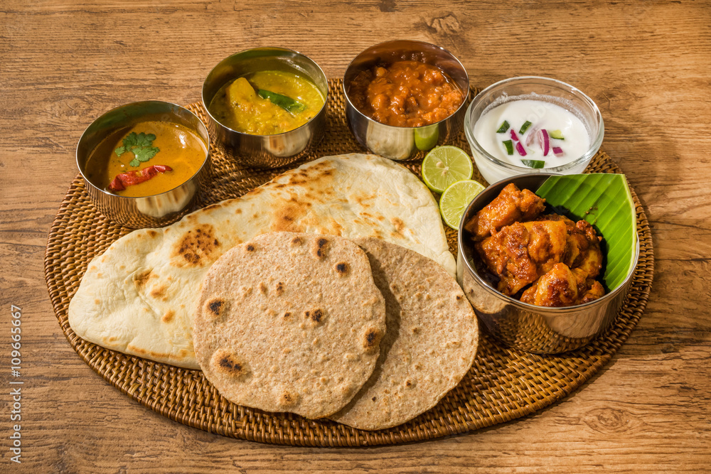インドの典型的なカレー定食 　Curry gourmet of meals India