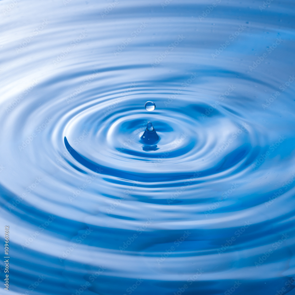 a water drop impact with water surface, causing rings on the sur a water drop impact with water surface, causing rings on the sur