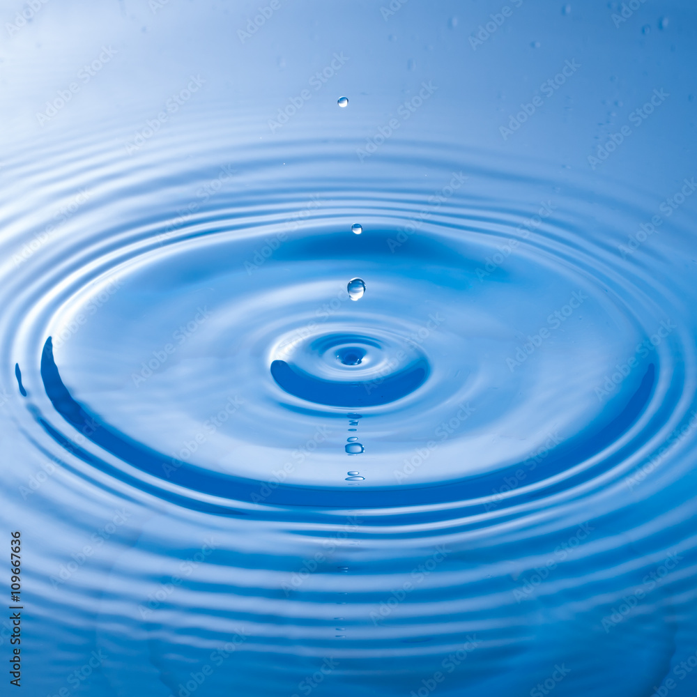 a water drop impact with water surface, causing rings on the sur a water drop impact with water surface, causing rings on the sur