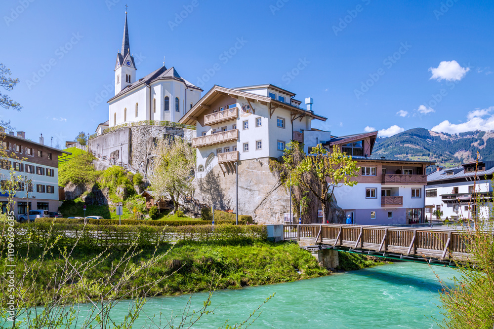 Fototapeta premium Wieś Kaprun latem, Salzburg, Austria
