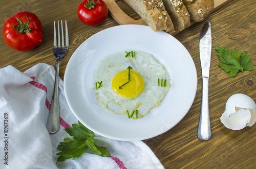 Fried egg in form of a clock