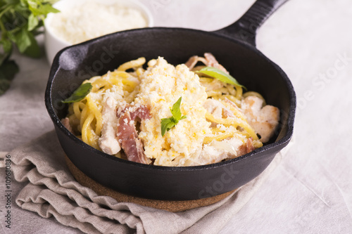 Pasta with bacon, chicken, parmesan and scrambled egg