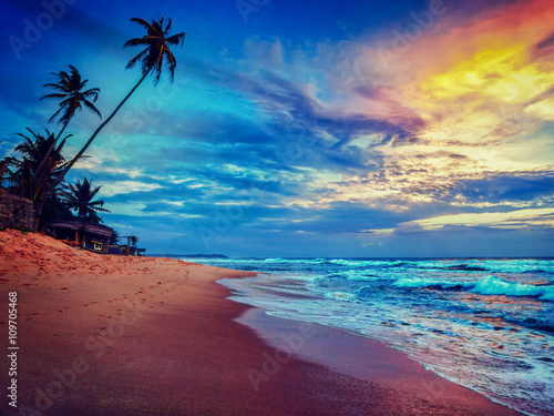 Fototapeta Naklejka Na Ścianę i Meble -  Sunset on tropical beach