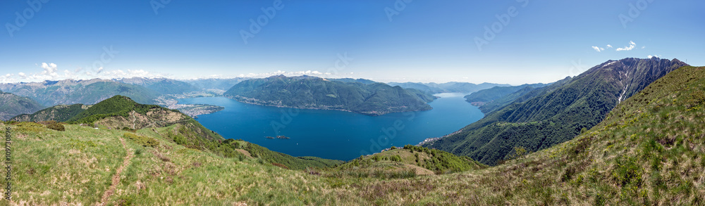 Panorama vom pizzo leone über den lago maggiore und Ascona