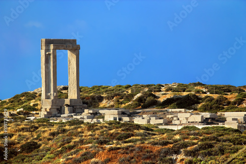 Greece. Cyclades Islands - Naxos. Temple of Apollo - the north-west portal (Portara) made from three massive blocks of marble and remains of platform