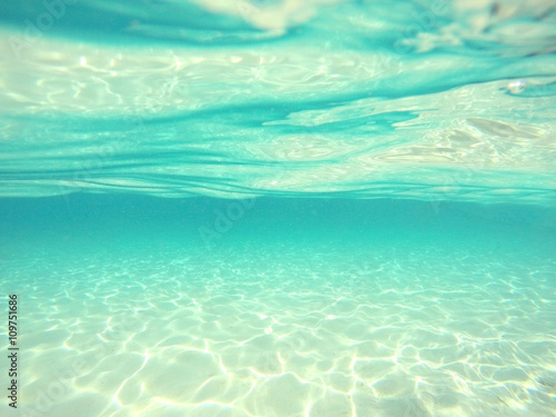 Obraz na plátne underwater background with sandy sea bottom