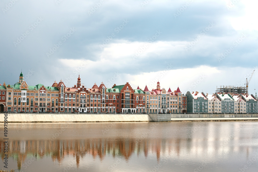 Obraz premium Yoshkar-Ola, Russia - April 30, 2016: Bruges Quay in the city of Yoshkar-Ola in Russian copy of the waterfront in the city of Bruges in Belgium