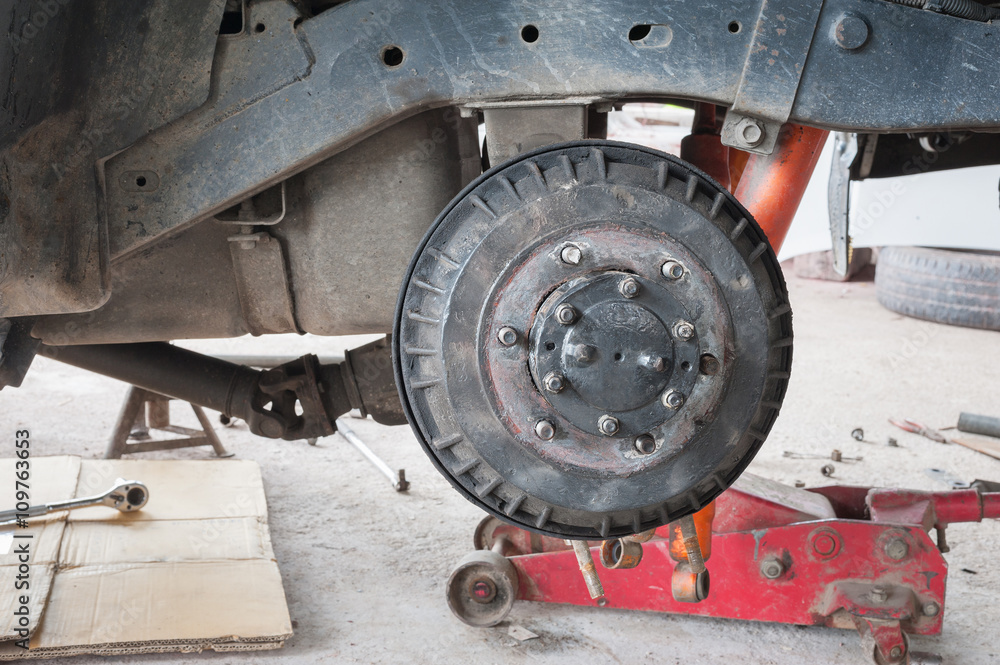 Changing wheel on a car