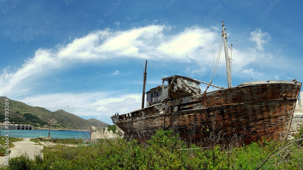 Vecchia barca a Favignana