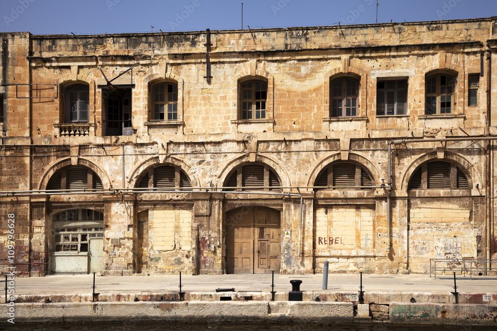 alte Lagerhäuser in Vittoriosa auf Malta