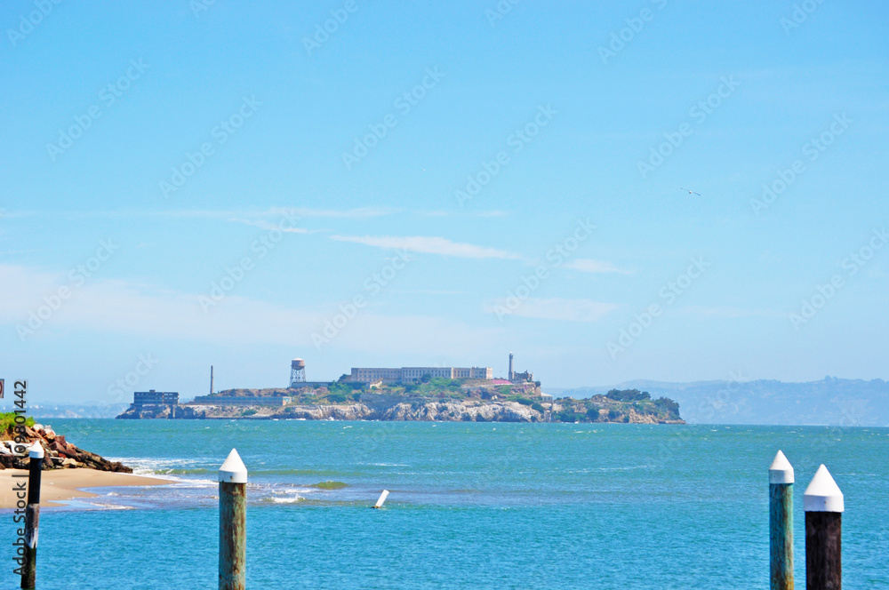 San Francisco: l'isola di Alcatraz nella Baia di San Francisco il 7 giugno 2010. L'isola ha ospitato la prigione federale dal 1933 al 1963 e ora fa parte dell'area del Golden Gate National Recreation