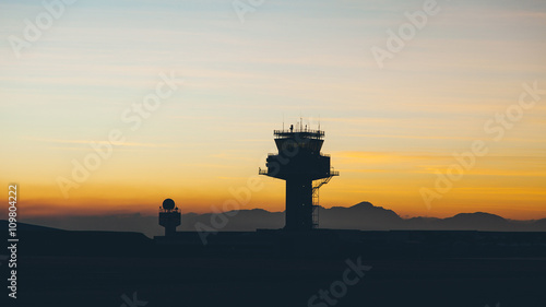 Schilderij op canvas Airport traffic controller tower