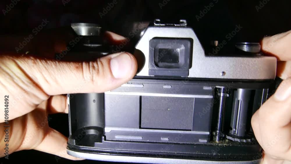 Vintage camera shutter mechanism. 4K UHD.