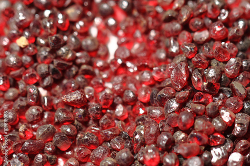 Εκτύπωση καμβά red pyrope minerals (garnet)