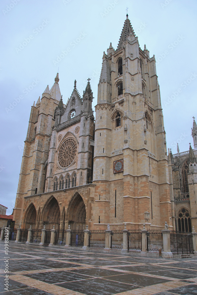Leon gothic cathedral facade