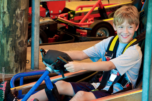 Εκτύπωση καμβά Happy cute little boy on go cart.