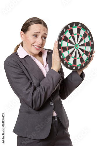 Fotografía business woman holding dartboard
