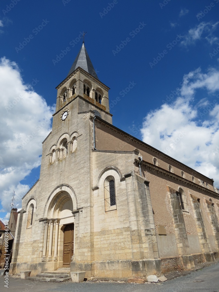 Bourgogne - Sâone-et-Loire - Cormatin Façade Eglise Notre-Dame de l'Assoimption
