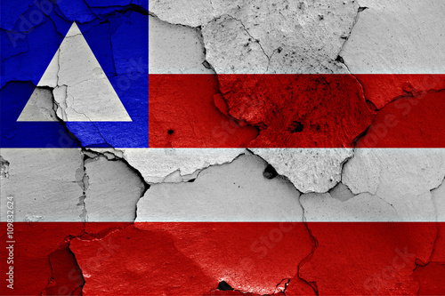 flag of Bahia painted on cracked wall