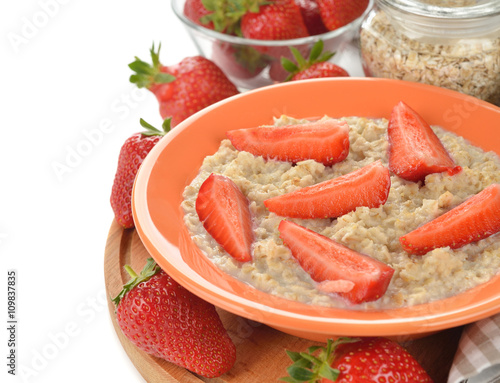 Oatmeal with strawberries