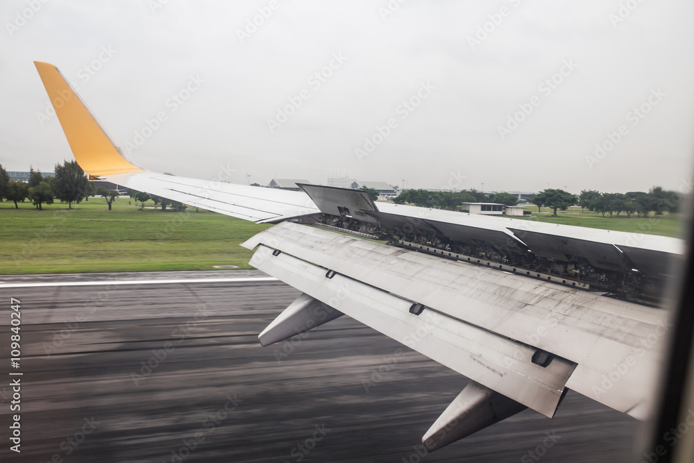 aircraft landing on runway aircraft landing on runway
