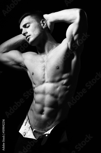 Sexy muscular man © Volodymyr