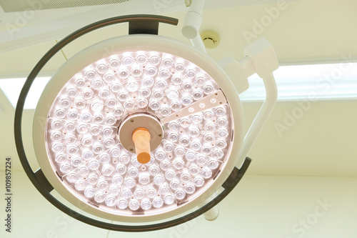 Schilderij op canvas surgical lamps in operation room