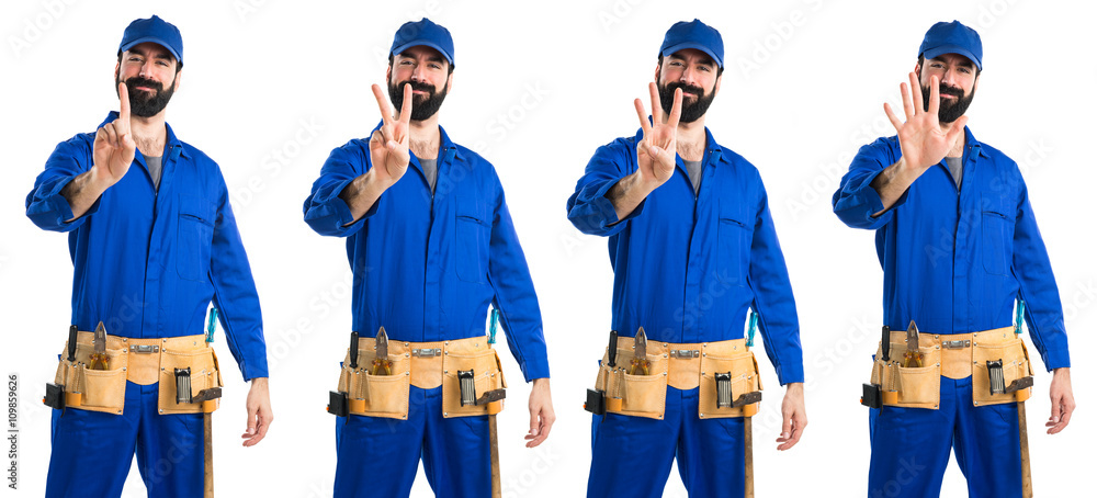 Obraz premium Plumber counting five