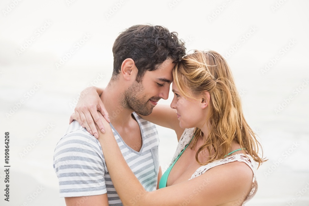 Fototapeta premium Young couple embracing each other on the beach