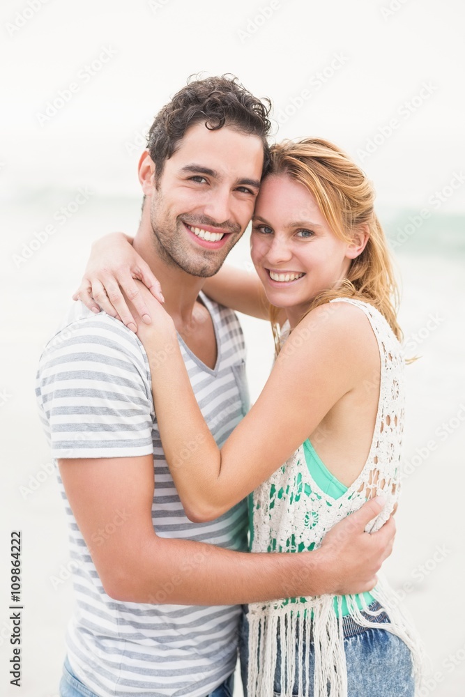 Fototapeta premium Young couple embracing each other on the beach