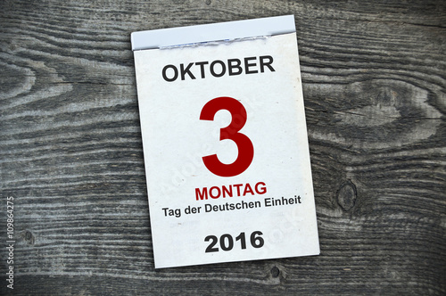 Abreißkalender Kalende rmit Tag der Deutschen Einheit 2016 photo